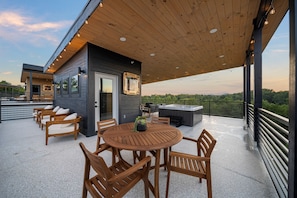 Outdoor dining - Rooftop w/ Mtn & Sunrise Views, Hot Tub, Indoor Pool, Near Dollywood & PS5 (Pigeon Forge)