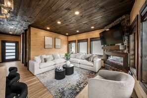 TV connectée, cheminée, jeux vidéo