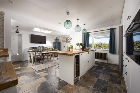 Dining - Sennen Sands- Free Parking & WiFi - Pets Welcome (Sennen)