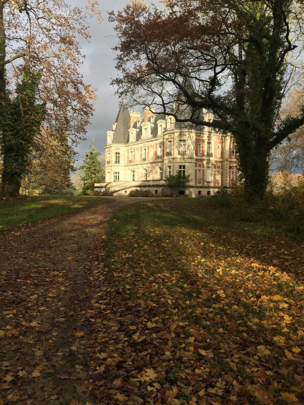 Miscellaneous - 19th-Century Chateau in Loire Valley, private pool 106 acres of stunning grounds (Hommes)