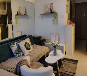 Studio Signature, 1 grand lit et 1 canapé-lit, balcon, vue ville | Coin séjour