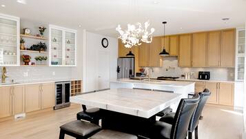 Mikrowelle, Ofen, Herdplatte, Geschirrspüler