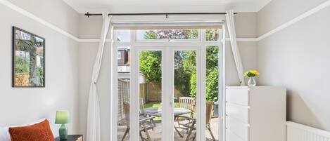 4 slaapkamers, een strijkplank/strijkijzer, wifi, beddengoed