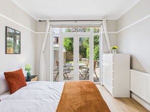 4 habitaciones, tabla de planchar con plancha, wifi y ropa de cama 