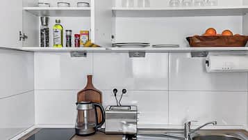 Mikrowelle, Ofen, Herdplatte, Geschirrspüler