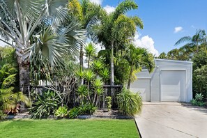 Property grounds - Knot Shore - Did we mention the views? (Haliday Bay)