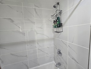 Hair dryer, towels, soap, shampoo - Stylish basement suite in Orchards SW Edmonton (Edmonton)