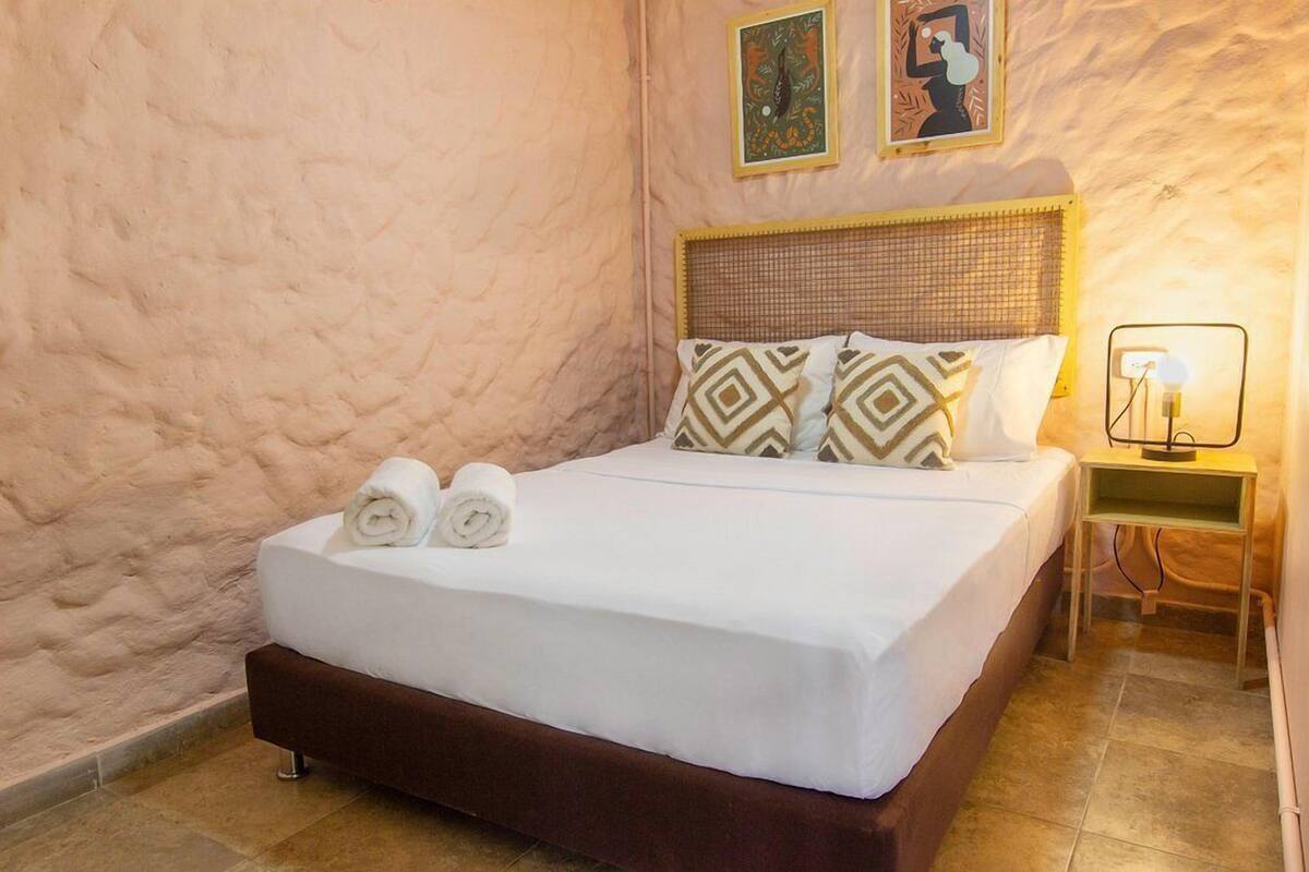 Basic Double Room | Bed sheets