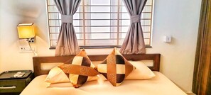 2 bedrooms, iron/ironing board, free WiFi, bed sheets