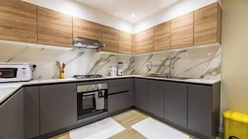 Micro-ondes, four, plaque de cuisson