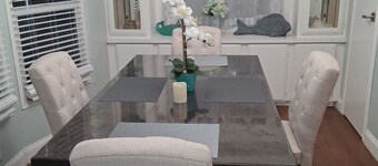 Charming 2-bedroom cottage in superb Marco Island with AC