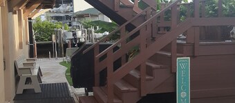 Charming 2-bedroom cottage in superb Marco Island with AC