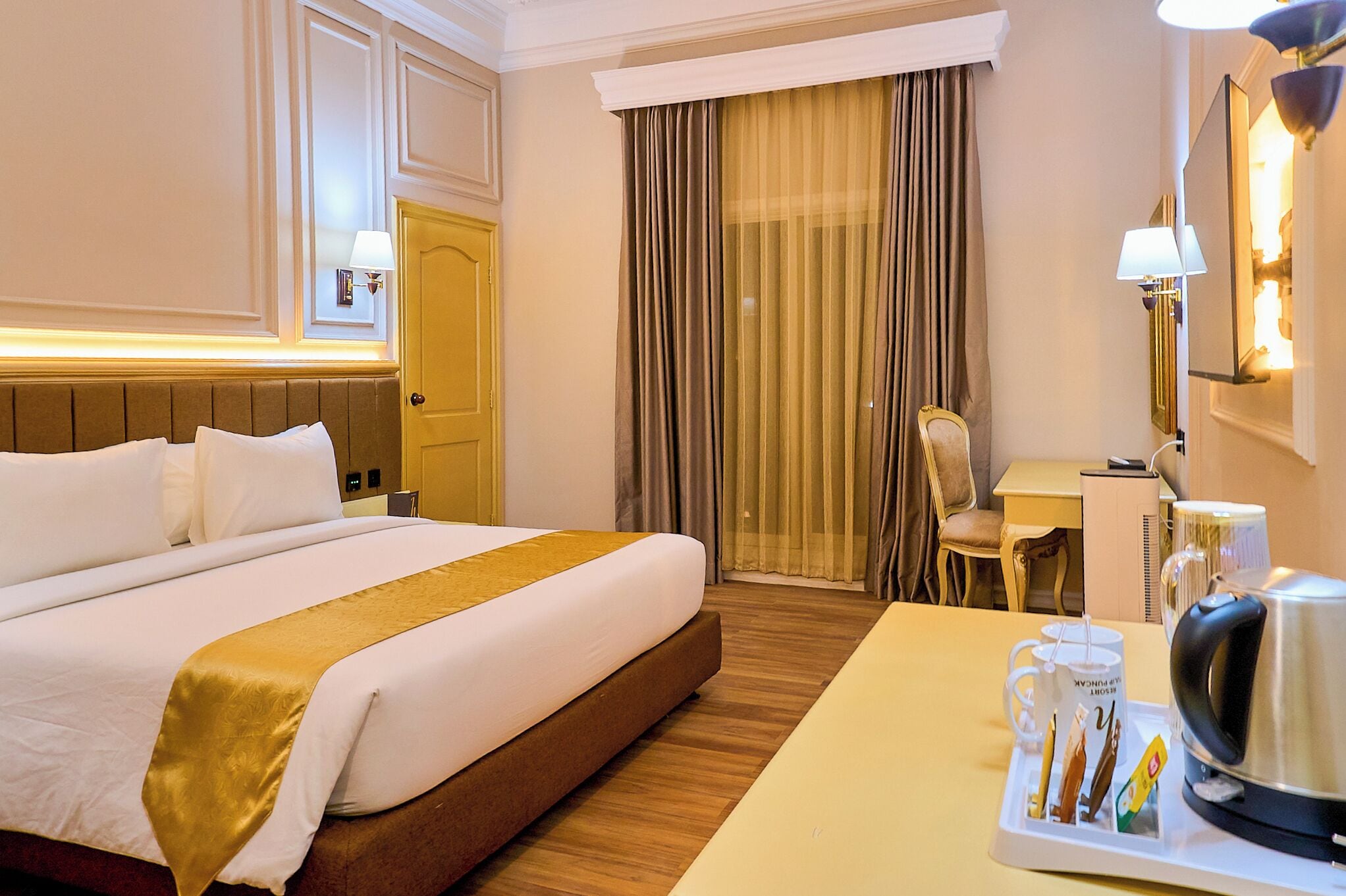 Deluxe Palace Queen (With Air Cooler) | 床单