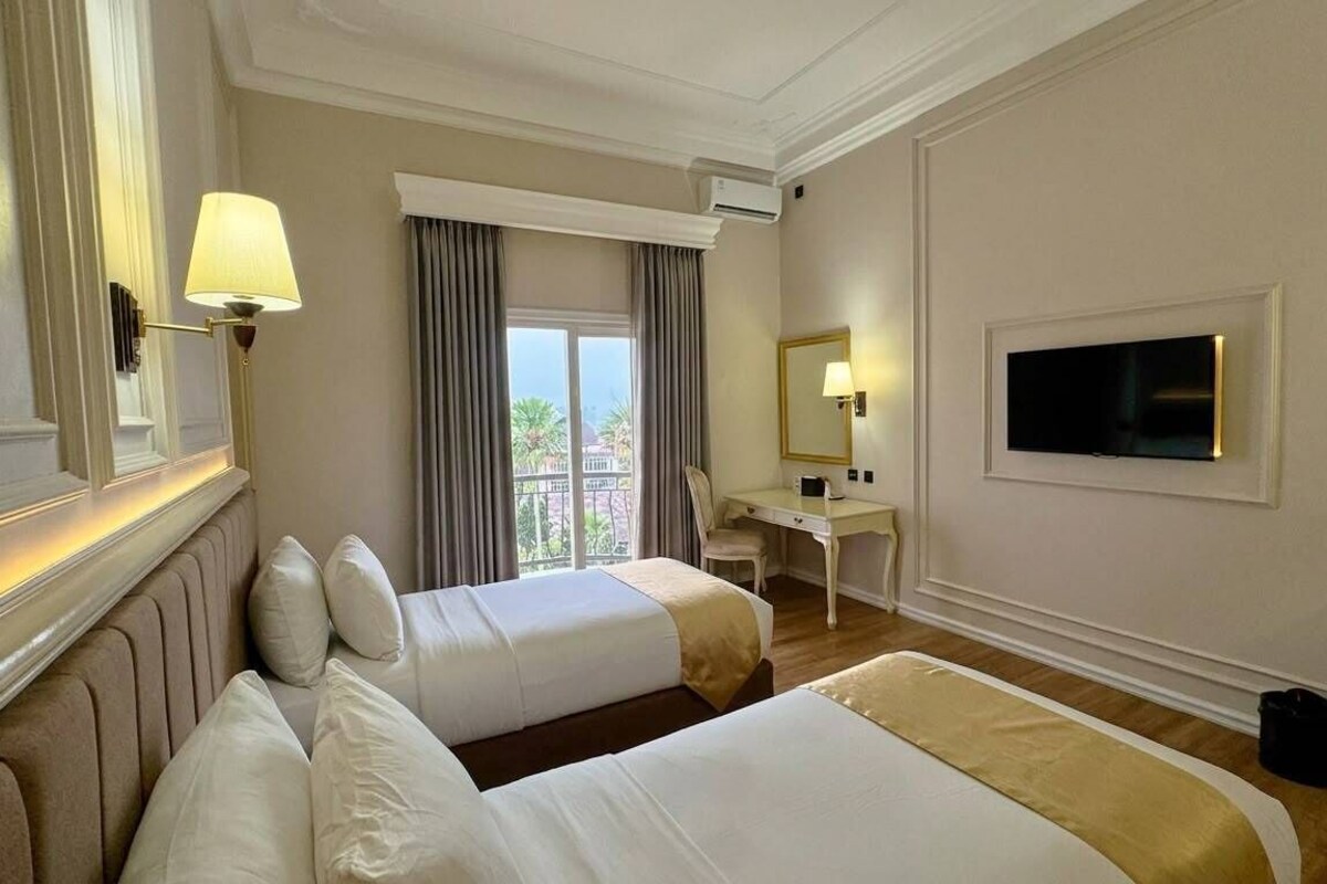 Deluxe Palace Balcony Twin (With Air Cooler) | Bed sheets