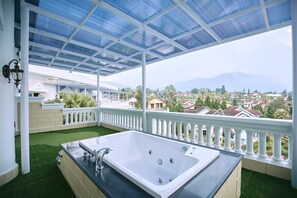 Sultan Suite (With Air Cooler) | Badrum