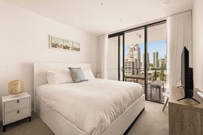 2 habitaciones, escritorio, tabla de planchar con plancha y wifi 