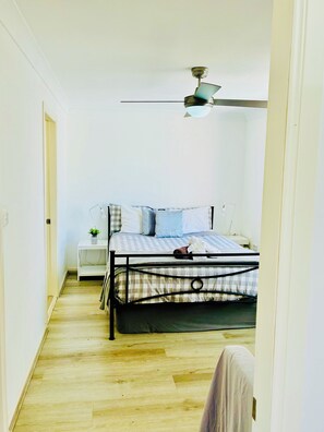 4 habitaciones, tabla de planchar con plancha y wifi gratis 