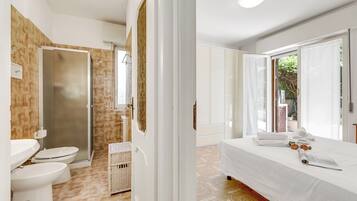 Standard Apartment, 1 Bedroom, Terrace (Il Giardino Sul Mare) | Bathroom