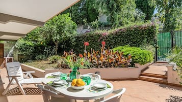 Standard Apartment, 1 Bedroom, Terrace (Il Giardino Sul Mare) | Outdoor dining