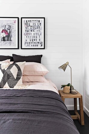 3 bedrooms, iron/ironing board, WiFi, bed sheets