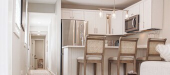 Beautiful Cottage with Water Views - 2 Bedrooms