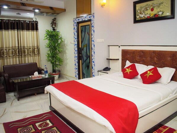 Kahden hengen deluxe-huone (yksi tai kaksi sänkyä), kaupunkinäköala | Ilmainen Wi-Fi