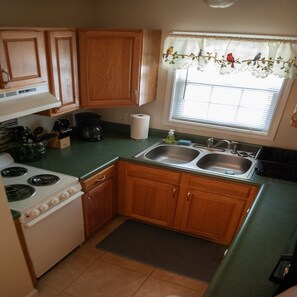 Microwave, oven, stovetop - Quiet and sophisticated apartment with AC in Clinton (Clinton)