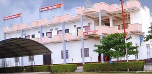 Mặt tiền nơi lưu trú