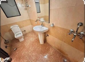 Đồ dùng nhà tắm miễn phí, khăn tắm, xà phòng, dầu gội 