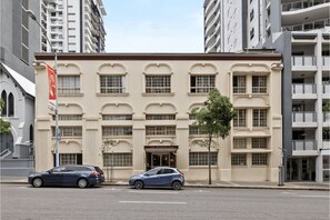 Exterior - The Manhattan Residences w/ Soaring Ceilings & Gym (Brisbane)