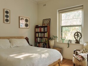 1 bedroom, desk, iron/ironing board, WiFi