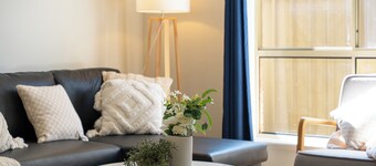 Tranquil 3BR Getaway - Near Sydney & Shopping