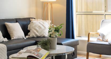 Tranquil 3BR Getaway - Near Sydney & Shopping