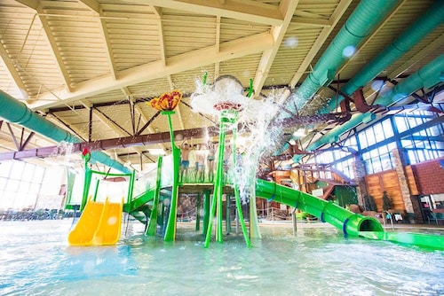 Arvada Getaway: Hot Tub, Game Room & Entertainment