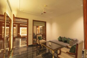 Desk, free WiFi - Gajraula Sukhdev Dhaba & Resort (Dhanaura)