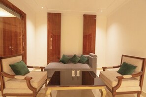 Desk, free WiFi - Gajraula Sukhdev Dhaba & Resort (Dhanaura)