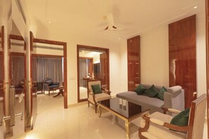 Family Suite | Desk, free WiFi