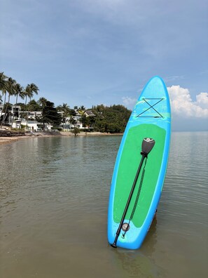 En la playa, arena blanca