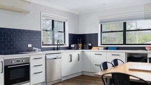 Fridge, microwave, oven, dishwasher - The Nest - in eclectic Bellingen (Bellingen)