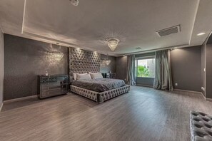 4 bedrooms, free WiFi, bed sheets