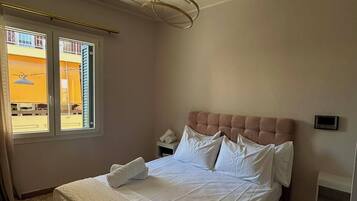 3 habitaciones, tabla de planchar con plancha, internet y ropa de cama