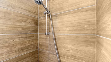 Ducha, artículos de tocador gratuitos, toallas