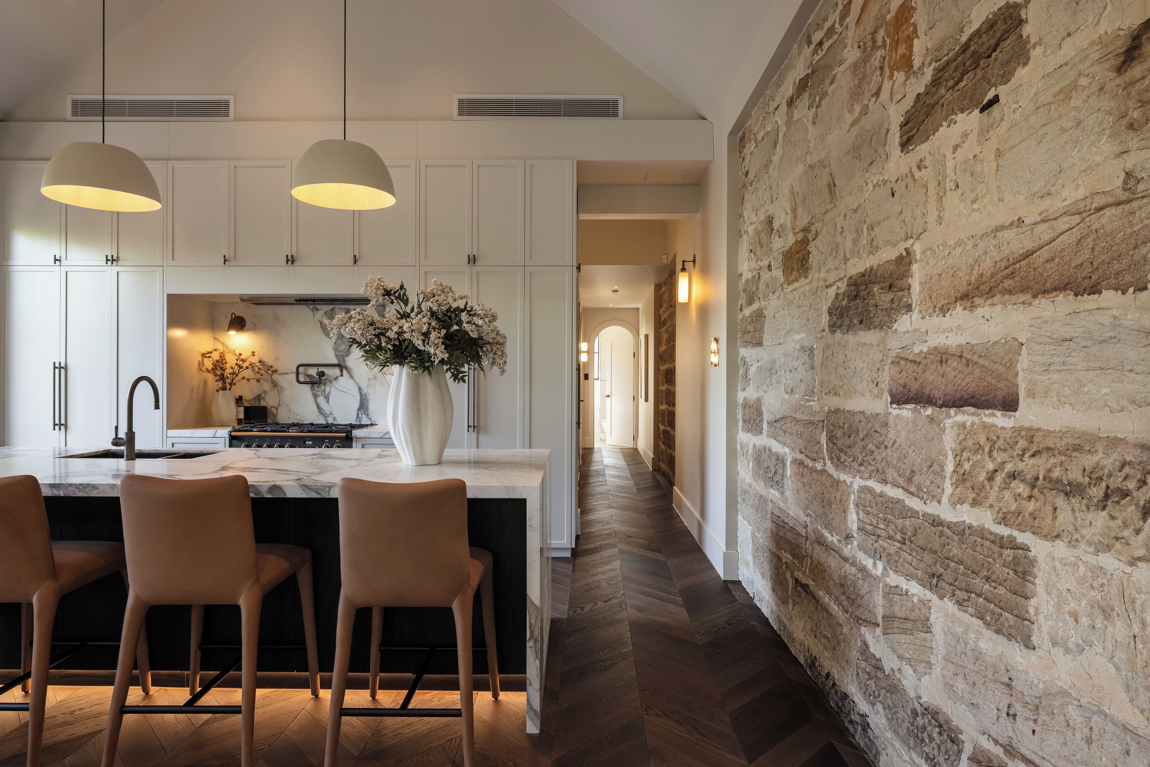 Jääkaappi, uuni, liesi, astianpesukone