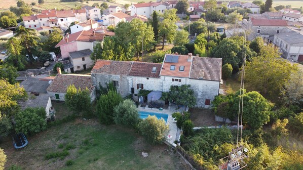 المنشأة من الخارج