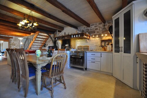 Quaint farmhouse with AC in charming Poreč