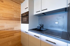 Fridge, microwave, oven, coffee/tea maker
