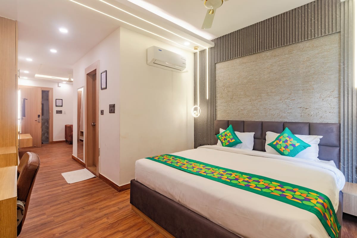 Premium Double Room | Desk