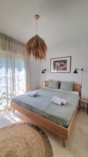 Iron/ironing board, WiFi, bed sheets - Sunny 3-bedroom House with Private Garden near Puerto Banús, Marbella (Nueva Andalucia, Marbella)