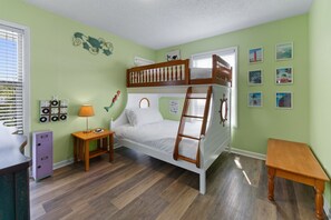 3 chambres, fer et planche à repasser, Wi-Fi, draps fournis