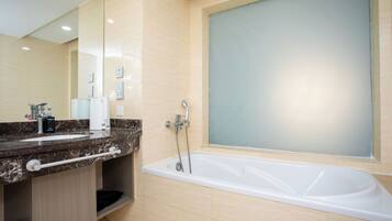 Basic Single Room | Bathroom | Hair dryer, towels